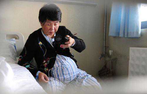 香港验血全是中介,60岁老人依靠“试管”生下双胞胎，现状如何？终究逃不过现