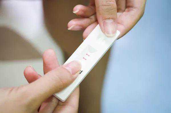 香港验血在大陆违法吗,子宫内膜多少，才能进行试管婴儿移植呢？听听医生怎